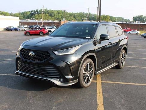 Used 2021 Toyota Highlander XSE AWD/4WD image 2