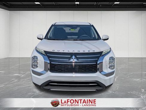New 2026 Mitsubishi Outlander ES image 8