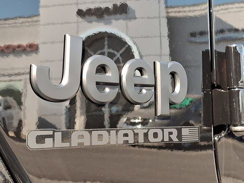 New 2025 Jeep Gladiator Sport image 22