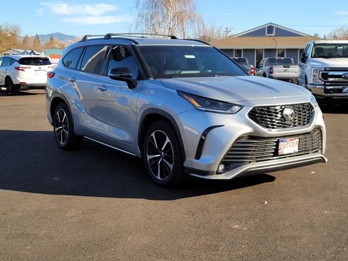 Used 2022 Toyota Highlander XSE image 3