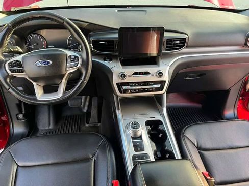 Used 2020 Ford Explorer XLT w/ Equipment Group 202A image 10