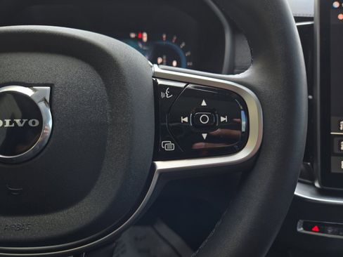 Used 2025 Volvo XC90 B6 Ultra AWD/4WD image 16