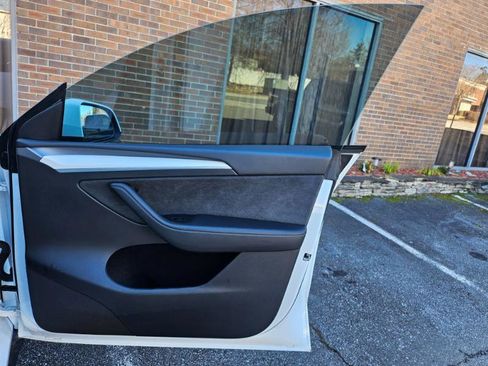 Used 2023 Tesla Model Y Performance image 55