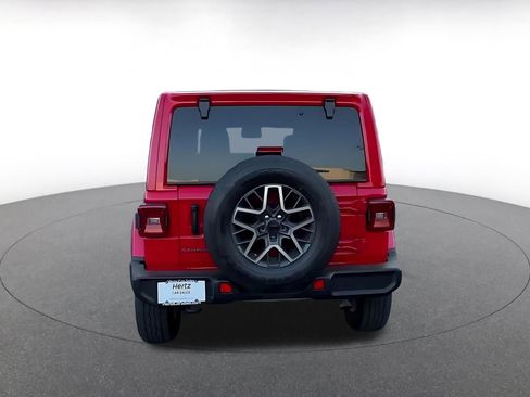 Used 2025 Jeep Wrangler Unlimited Sahara AWD/4WD image 11