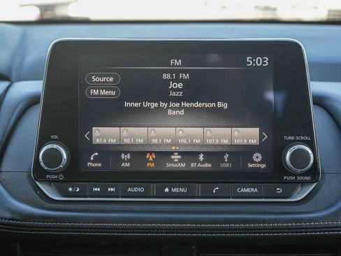 Used 2024 Nissan Rogue SV w/ SV Premium Package FWD image 14