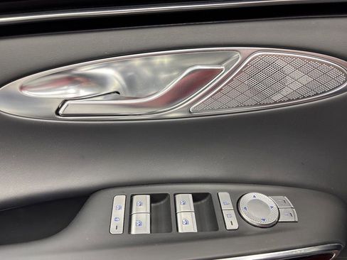 Used 2025 Genesis GV70 2.5T AWD/4WD image 24