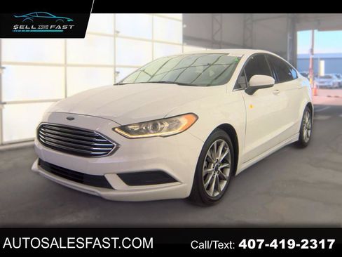 Used 2017 Ford Fusion SE w/ Fusion SE Technology Package FWD image 1