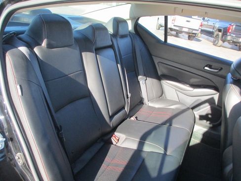 Used 2023 Nissan Altima 2.5 SR w/ SR Premium Package image 19