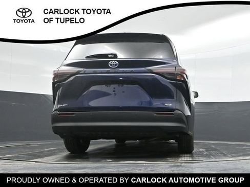 Used 2025 Toyota Sienna XLE image 40