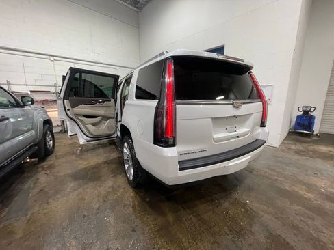 Used 2016 Cadillac Escalade Luxury image 10
