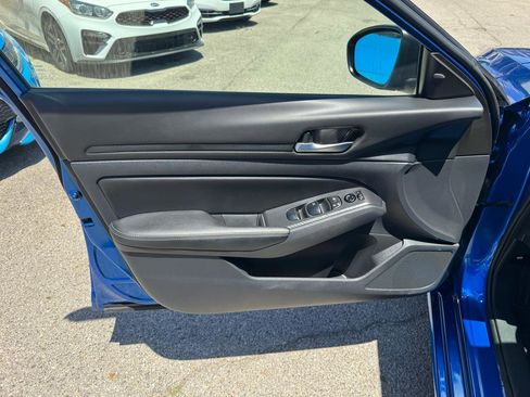 Used 2025 Nissan Altima 2.5 SV FWD image 11