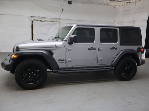 Used 2019 Jeep Wrangler Unlimited Sport AWD/4WD image 4