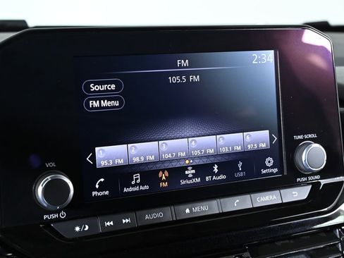 Used 2025 Nissan Pathfinder SV image 16