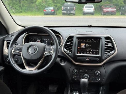 Used 2016 Jeep Cherokee Latitude w/ Comfort/Convenience Group AWD/4WD image 47