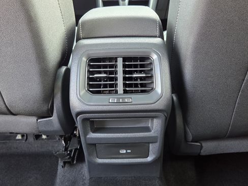 Certified 2025 Volkswagen Taos SE AWD/4WD image 31