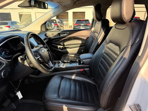 Used 2019 Ford Edge SEL w/ Equipment Group 201A AWD/4WD image 2