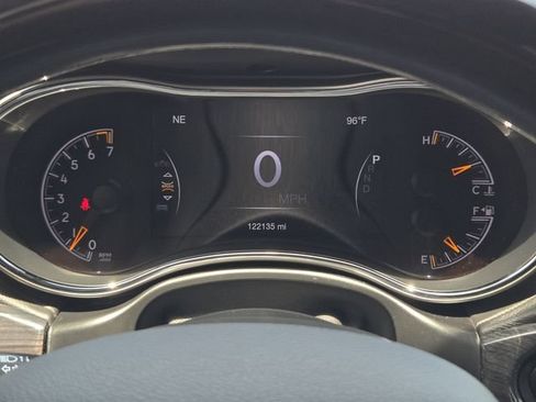 Used 2019 Jeep Grand Cherokee Overland AWD/4WD image 17