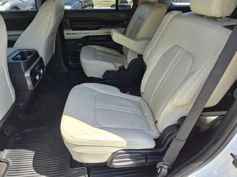Used 2020 Ford Expedition Platinum image 17