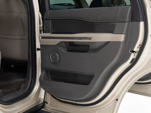 Used 2018 Ford Expedition XLT w/ Equipment Group 202A RWD image 23