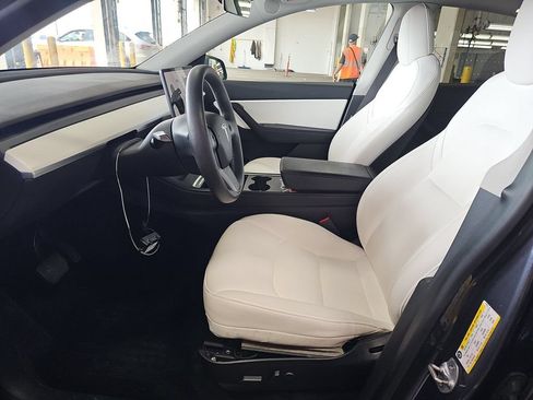 Used 2021 Tesla Model Y Long Range AWD/4WD image 3