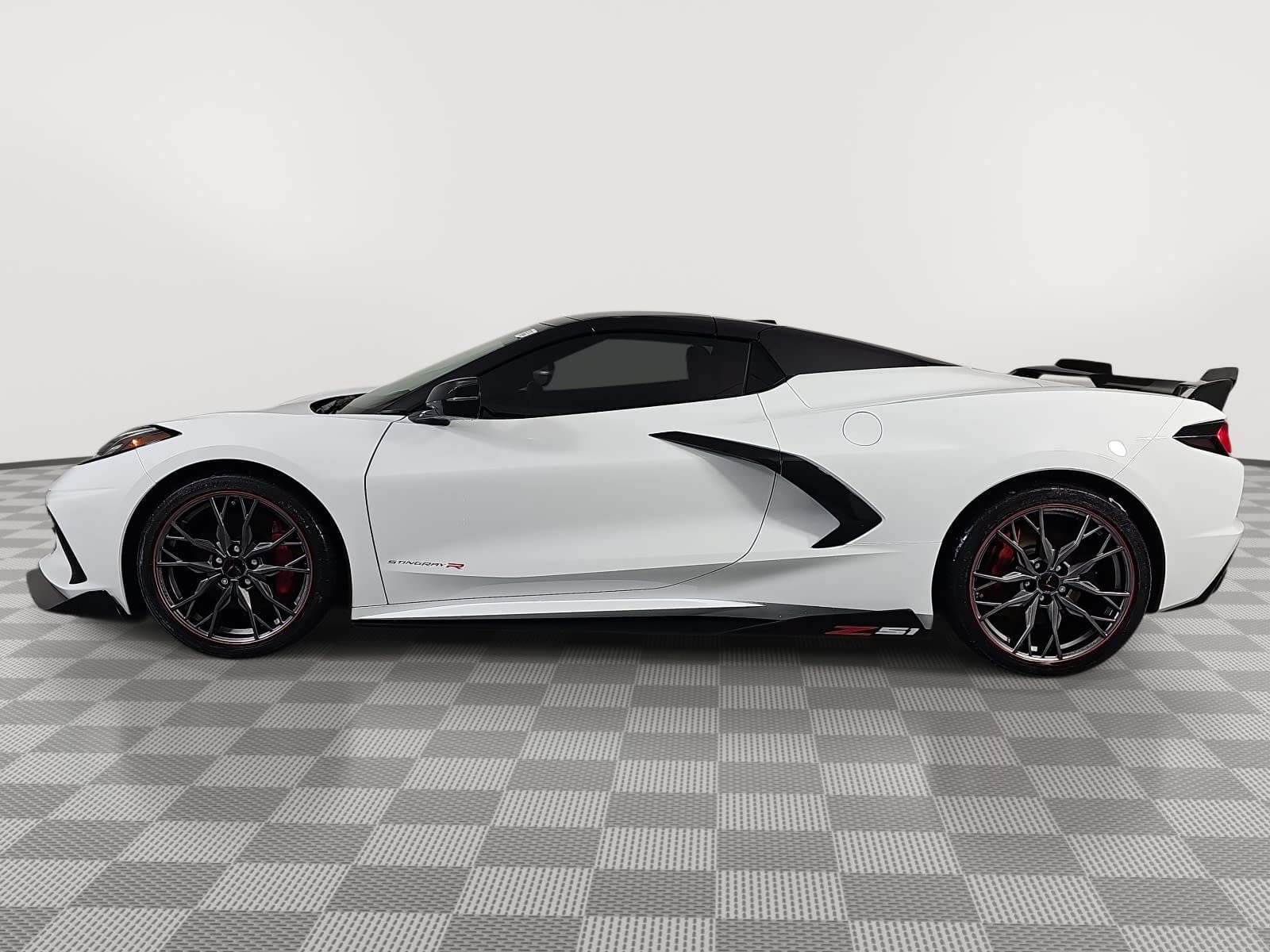 Used 2024 Chevrolet Corvette Stingray Convertible w/ Z51 Performance Package RWD image 5