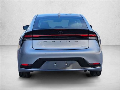 Used 2025 Toyota Prius XLE image 7