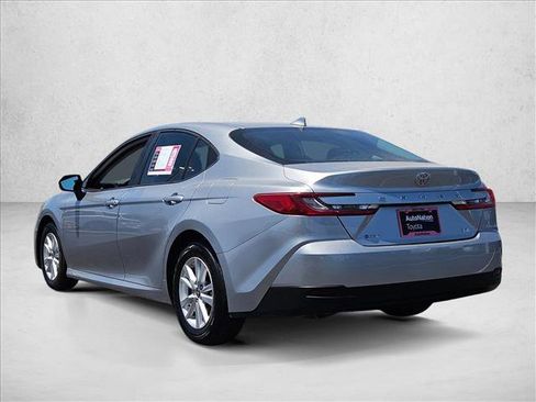 Used 2025 Toyota Camry SE FWD image 8