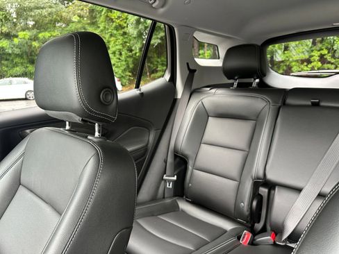 Used 2024 GMC Terrain SLT image 40