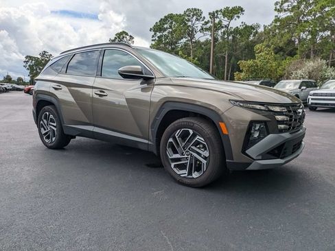 Certified 2025 Hyundai Tucson Limited AWD/4WD image 2