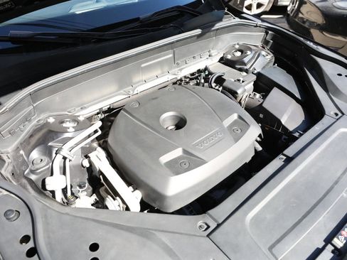 Used 2017 Volvo XC90 T6 R-Design w/ Vision Package image 31