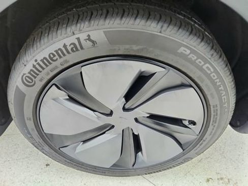 Used 2026 Tesla Model Y 2WD image 57