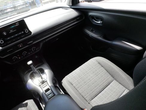 Certified 2025 Honda HR-V LX image 11