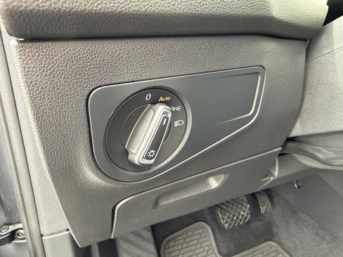 Used 2022 Volkswagen Tiguan SE FWD image 21
