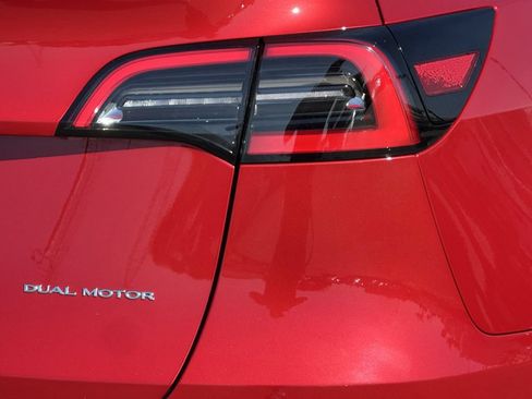 Used 2023 Tesla Model Y Long Range AWD/4WD image 24