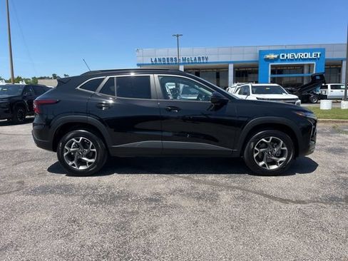 New 2026 Chevrolet Trax LT w/ Driver Confidence Package FWD image 2
