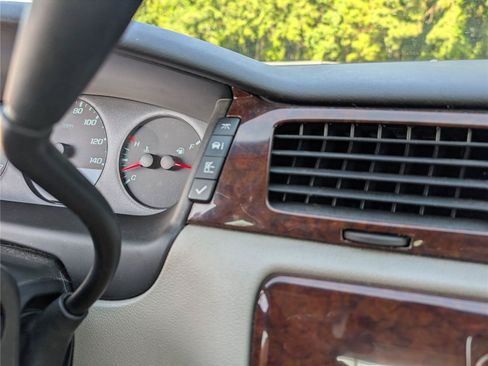 Used 2011 Chevrolet Impala LS FWD image 20