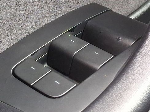 Used 2022 Tesla Model 3 Base 4D Sedan image 27