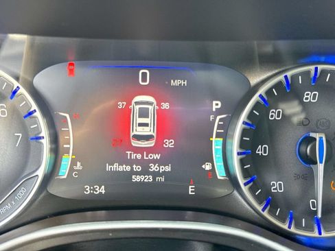 Used 2024 Chrysler Pacifica Touring-L FWD image 23