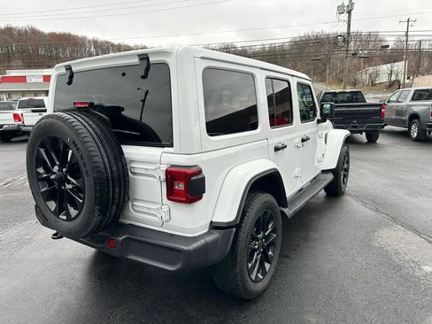 Used 2025 Jeep Wrangler Sahara image 5