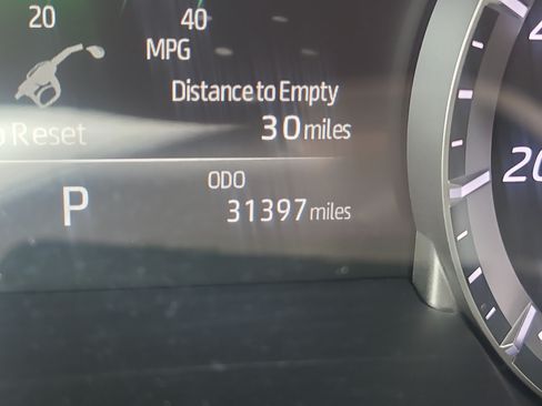 Used 2022 Toyota Highlander XLE AWD/4WD image 24