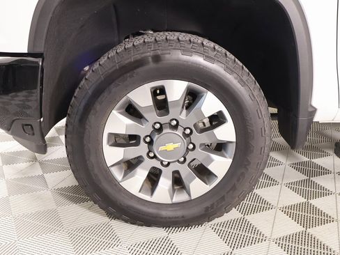 Used 2024 Chevrolet Silverado 2500 Custom w/ Custom Value Package image 16