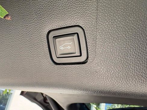 Used 2019 Chevrolet Traverse Premier w/ Driver Confidence II Package FWD image 13