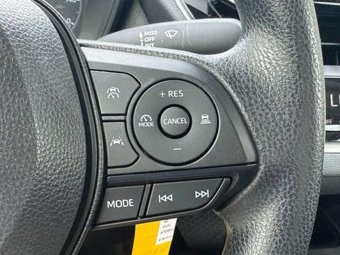 Used 2025 Toyota Corolla LE FWD image 27