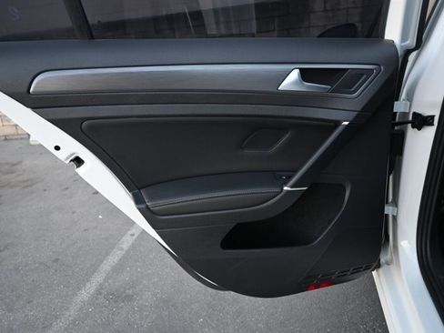 Used 2021 Volkswagen Golf 4-Door image 36