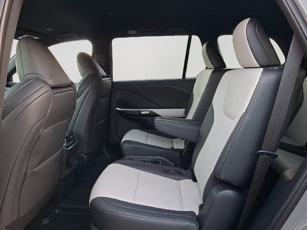 Used 2026 Lexus TX 500h AWD w/ Technology Package image 8