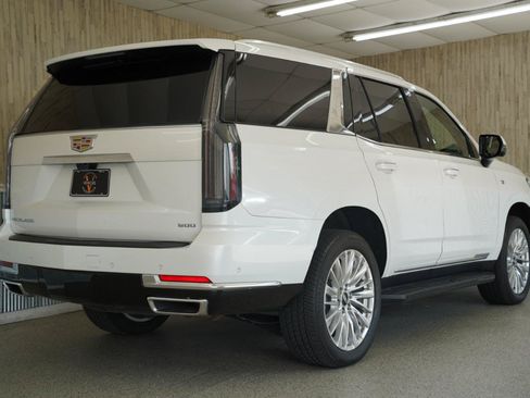 Used 2025 Cadillac Escalade Premium Luxury AWD/4WD image 10
