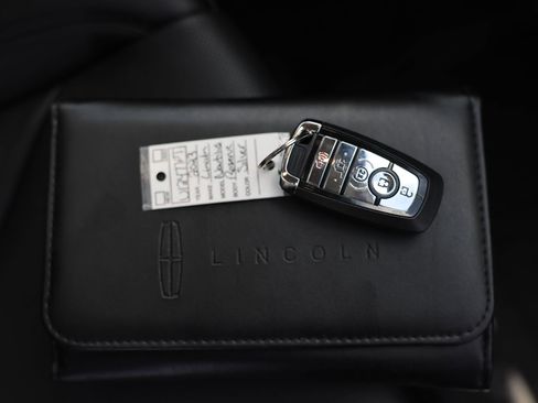 Used 2023 Lincoln Nautilus Reserve AWD/4WD image 37