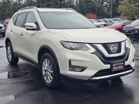 Used 2017 Nissan Rogue SV image 7