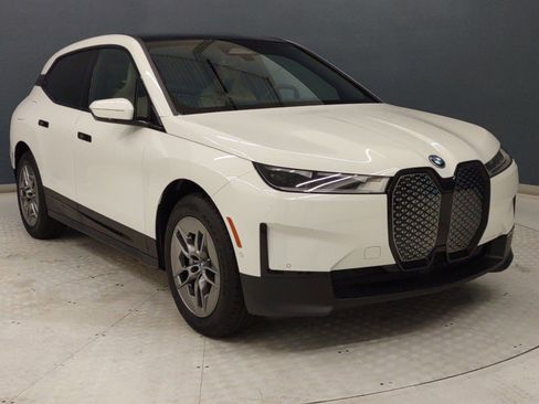 Certified 2023 BMW iX xDrive50 AWD/4WD image 6