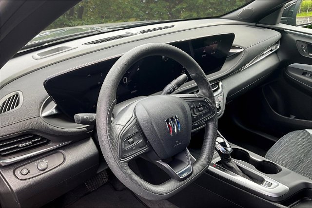 Used 2025 Buick Envista Preferred FWD image 17